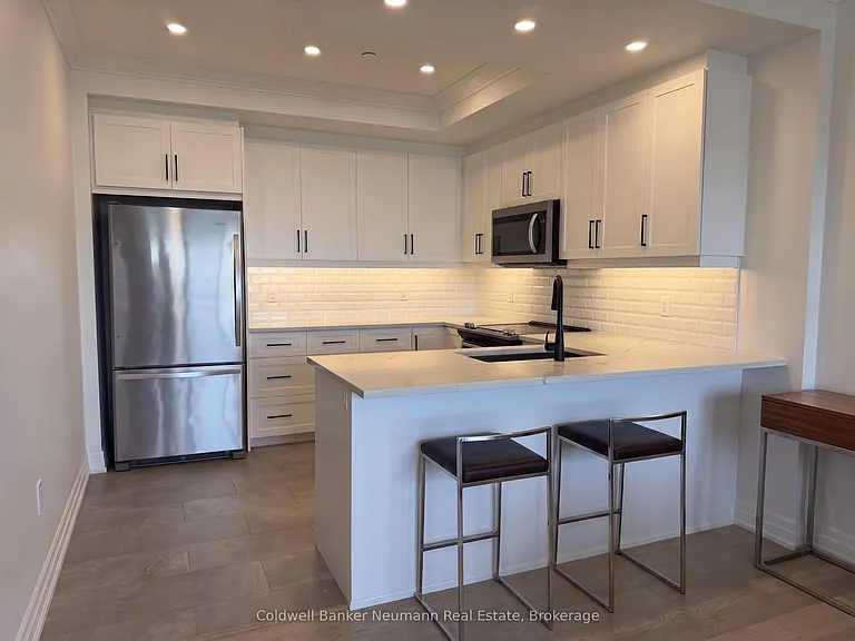 1880 Gordon St #807 — Photo 3