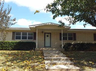 1701 Crestview Ave, Marietta, OK 73448