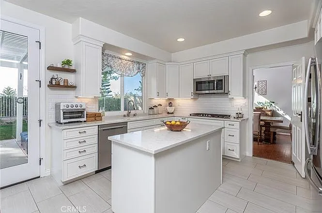 15464 Borges Dr — Photo 66