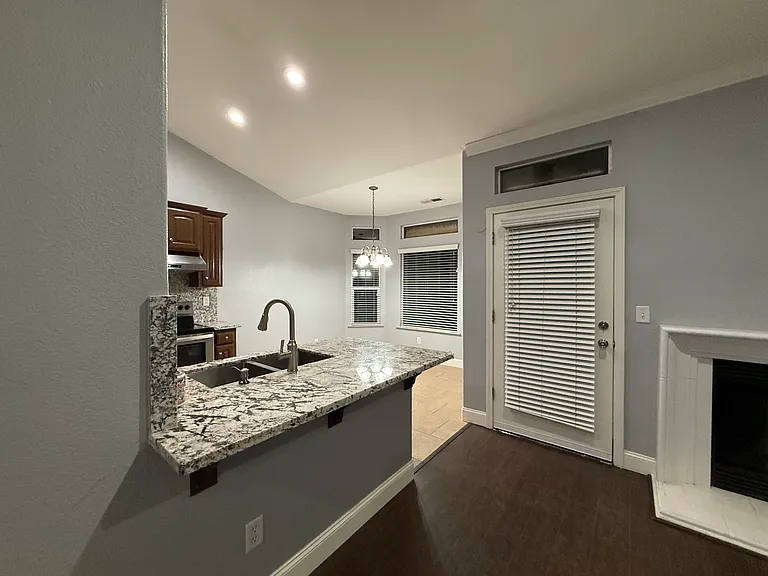 1126 E Pinehurst Ave — Photo 7