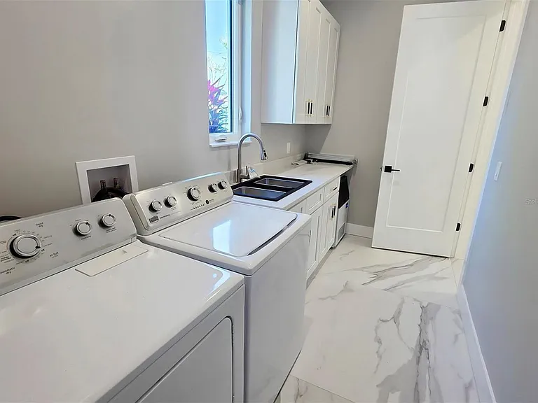 1156 Cocoanut Ave — Photo 47