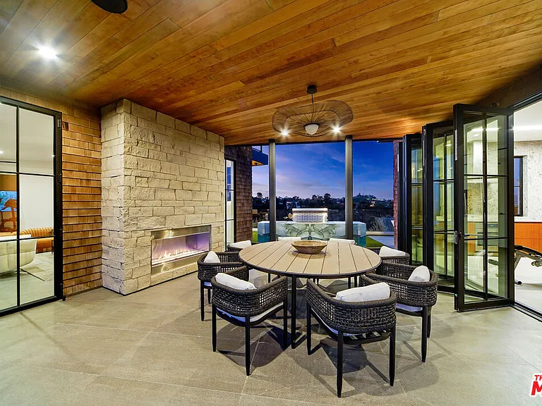 2020 Cyprean Dr — Photo 21
