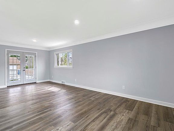 3rd image of 1613 Tuxedo Ave