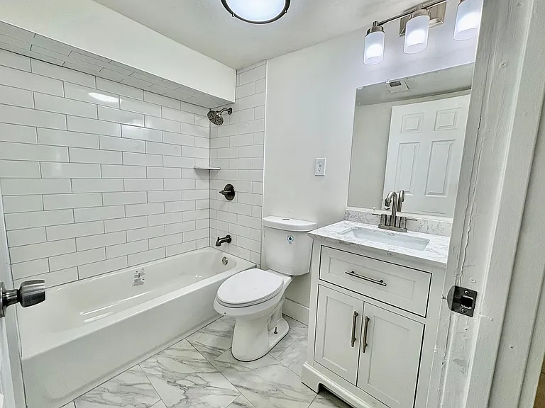 Vanderbilt Place — Photo 8