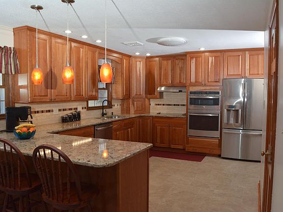 5th image of 516 Clearwater Dr