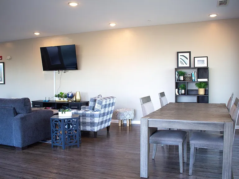 Adair Court — Photo 17