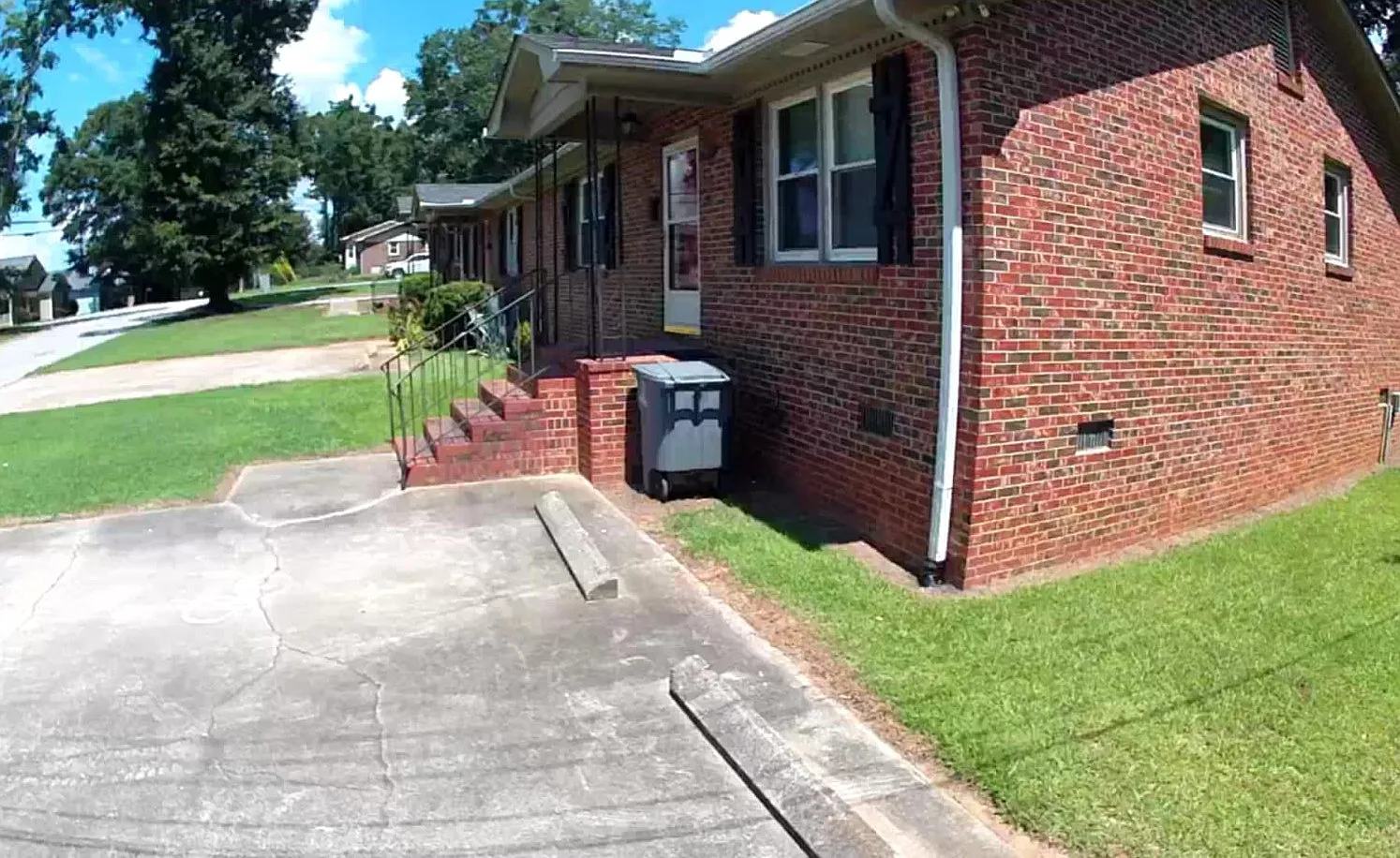 2 bed, 1.5 bath, 1000 sqft, $1,250 — Photo 1
