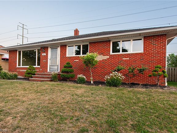 3rd image of 9567 Idlewood Dr