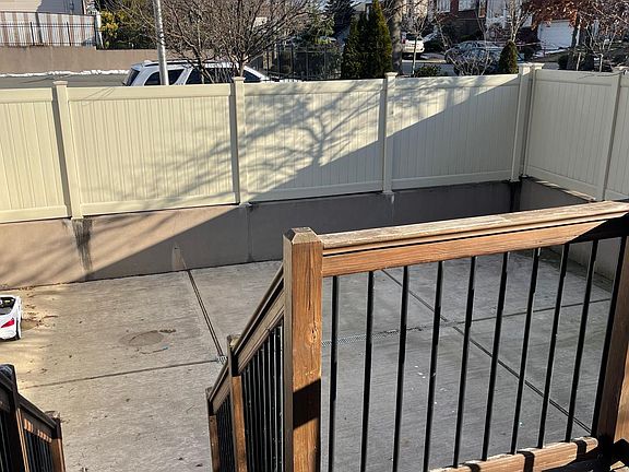 4th image of 147 Elson St #1