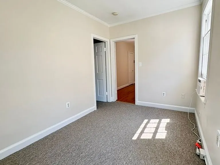 - 4534 Avondale Street — Photo 9