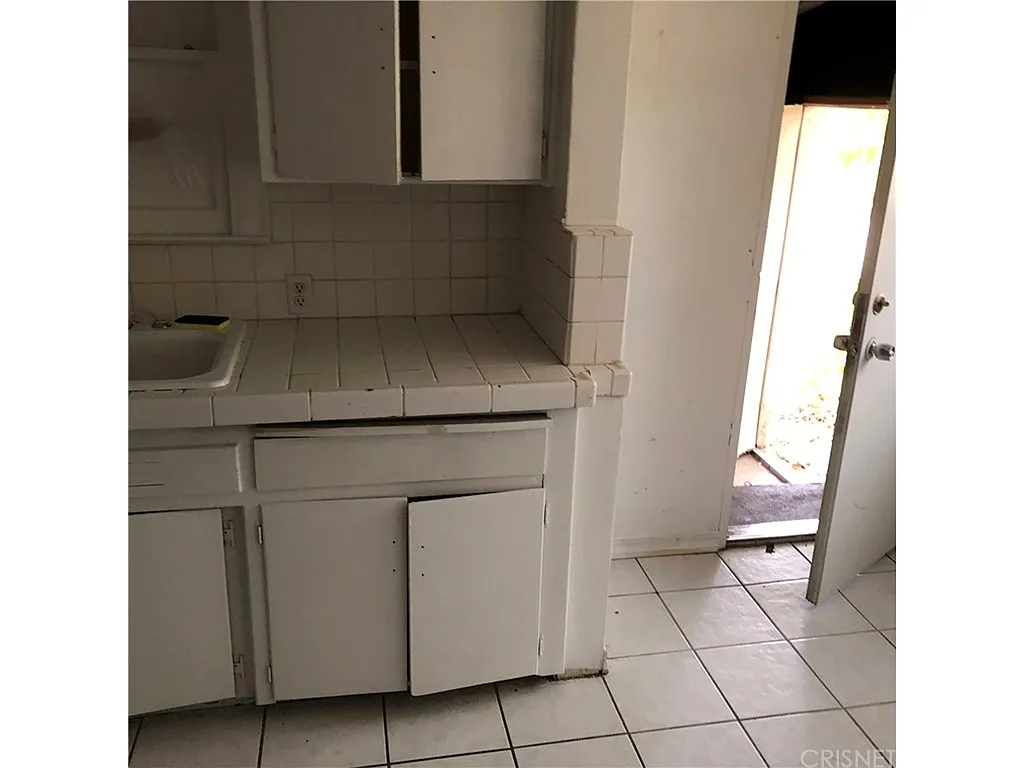 2567 Pine St photo 1