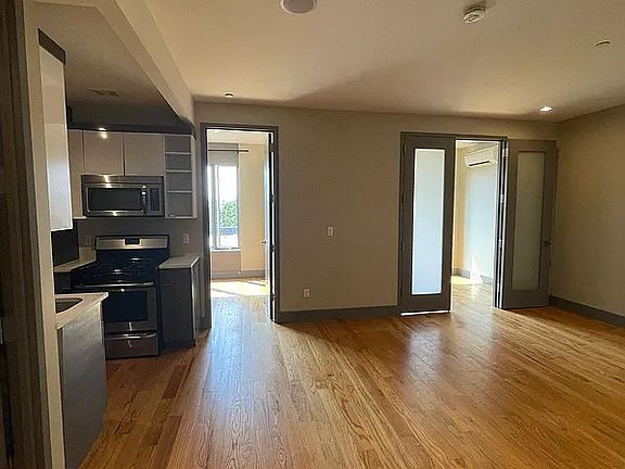4th image of 337 Melrose St APT 3B
