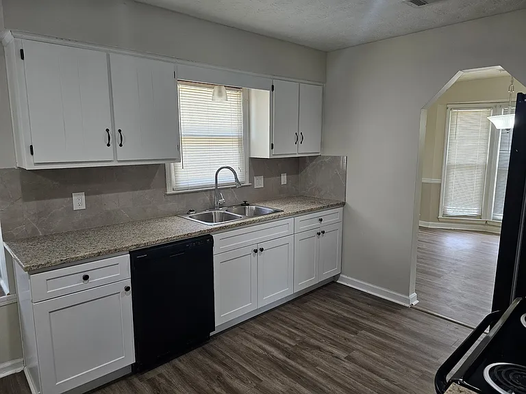 5727 Lexington Dr — Photo 12