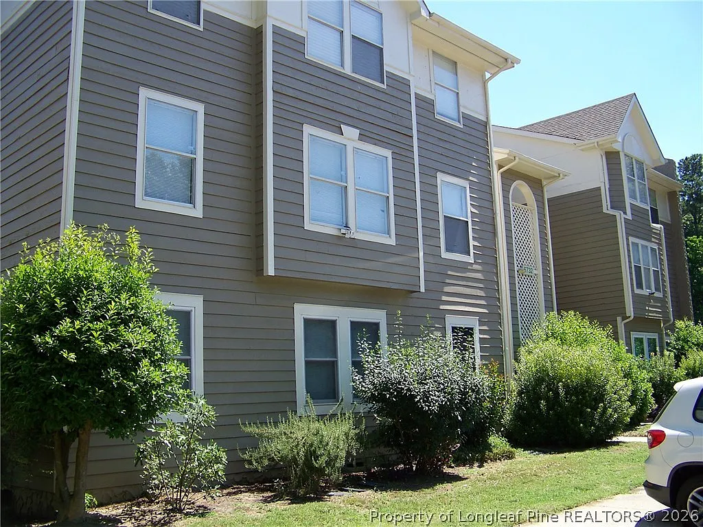 2 bed, 2.0 bath, 1050 sqft, $900 — Photo 2
