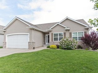 2401 Radcliffe Dr SW, Cedar Rapids, IA 52405