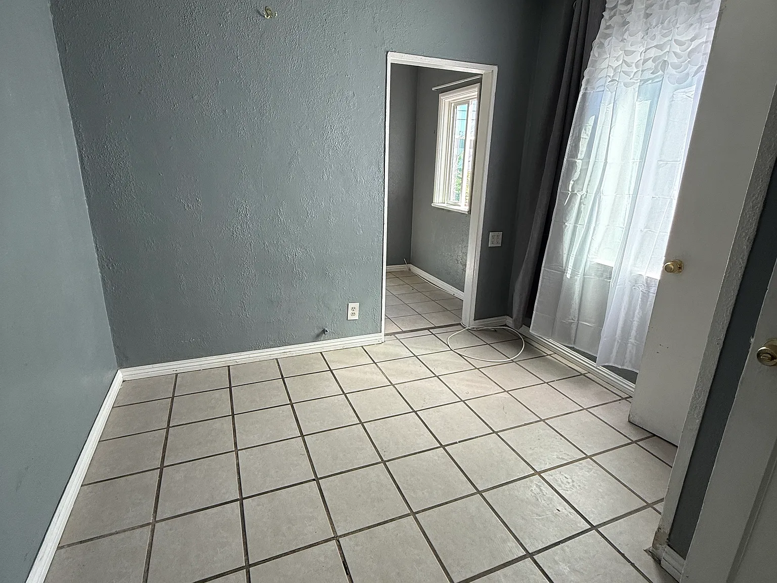 Studio, $1,250 — Photo 1