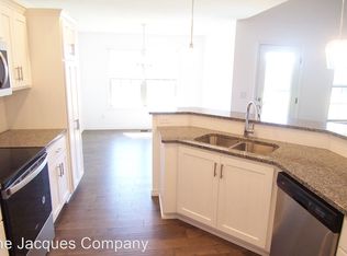 709 N Maplewood Hills Rd, Nixa, MO 65714