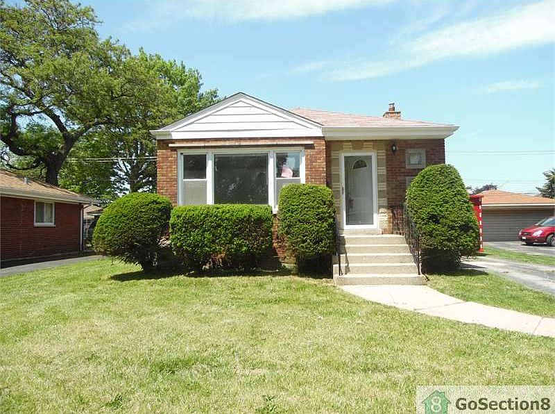 1st image of 666 E 154th Pl