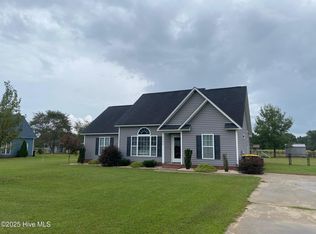 2532 Plumosa Dr, Grimesland, NC 27837