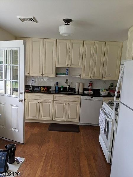 2nd image of 22 Village Ln