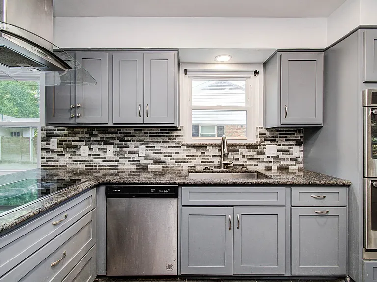 674 Ravensworth Dr — Photo 12