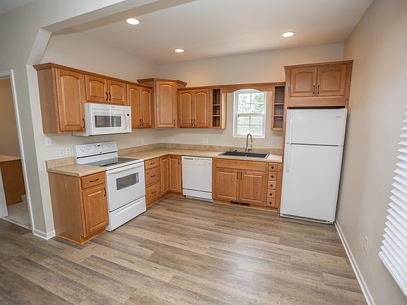 5th image of 1201 W Main St Unit B