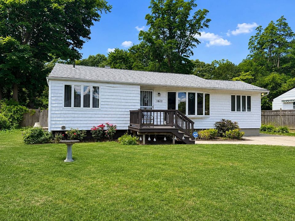 1st image of 1612 N Gardiner Dr