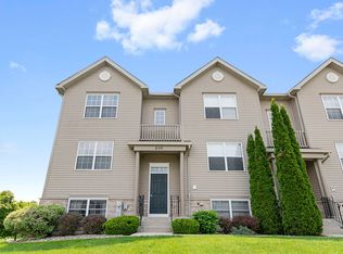 2110 S Austrian Pine St, Lockport, IL 60441