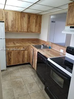 Gardens Of Kendall Condo — Photo 2