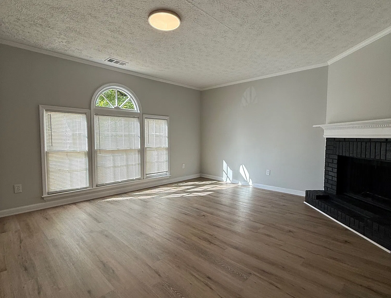 2 bed, 2.5 bath, 1300 sqft, $1,465 — Photo 2