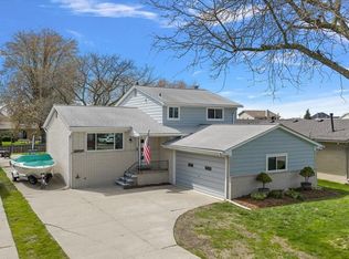38909 Lakeshore Dr, Harrison Township, MI 48045