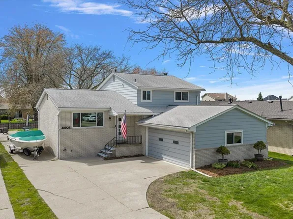 38909 Lakeshore Dr, Harrison Township, MI 48045