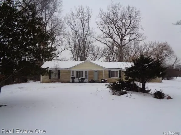 19375 Addison Dr, Southfield, MI 48075