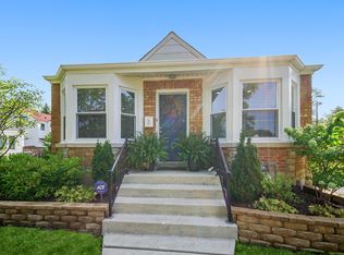 3 Hiawatha Dr, Clarendon Hills, IL 60514