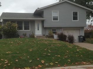 2327 Southview Dr, Bettendorf, IA 52722