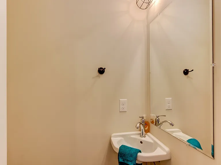 115 W 2nd St #2 — Photo 11