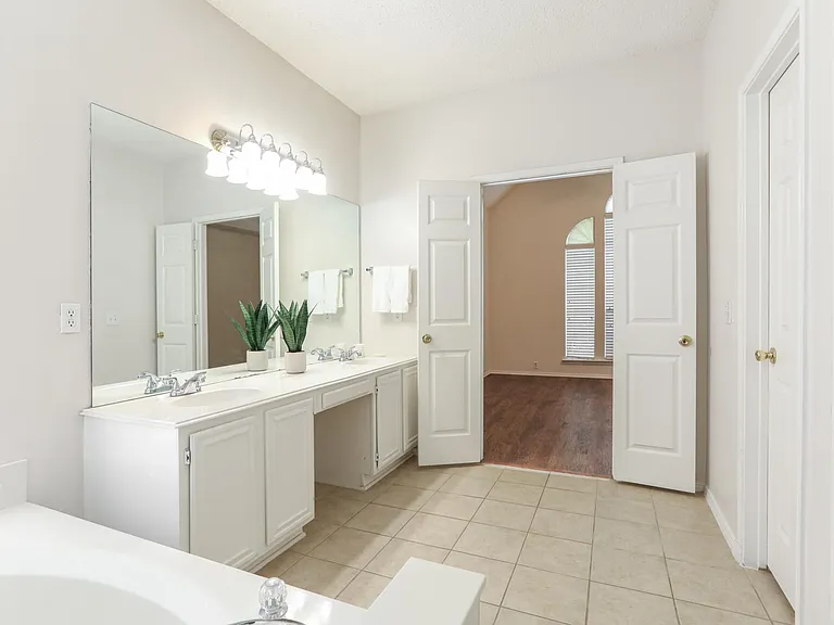 Double vanity in primary bath
