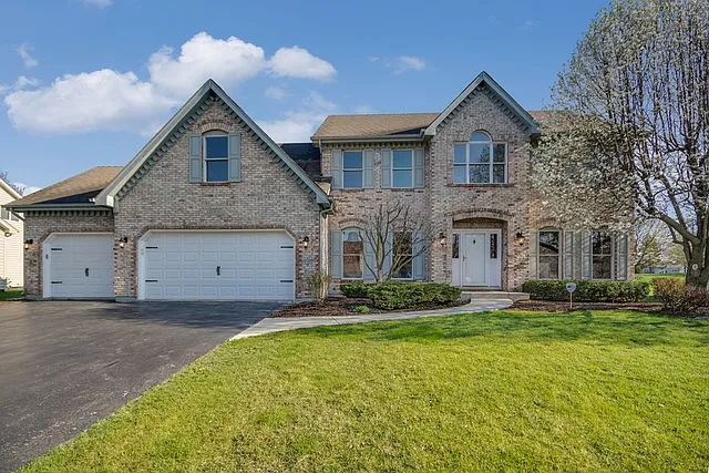 4006 Broadmoor Cir photo 1