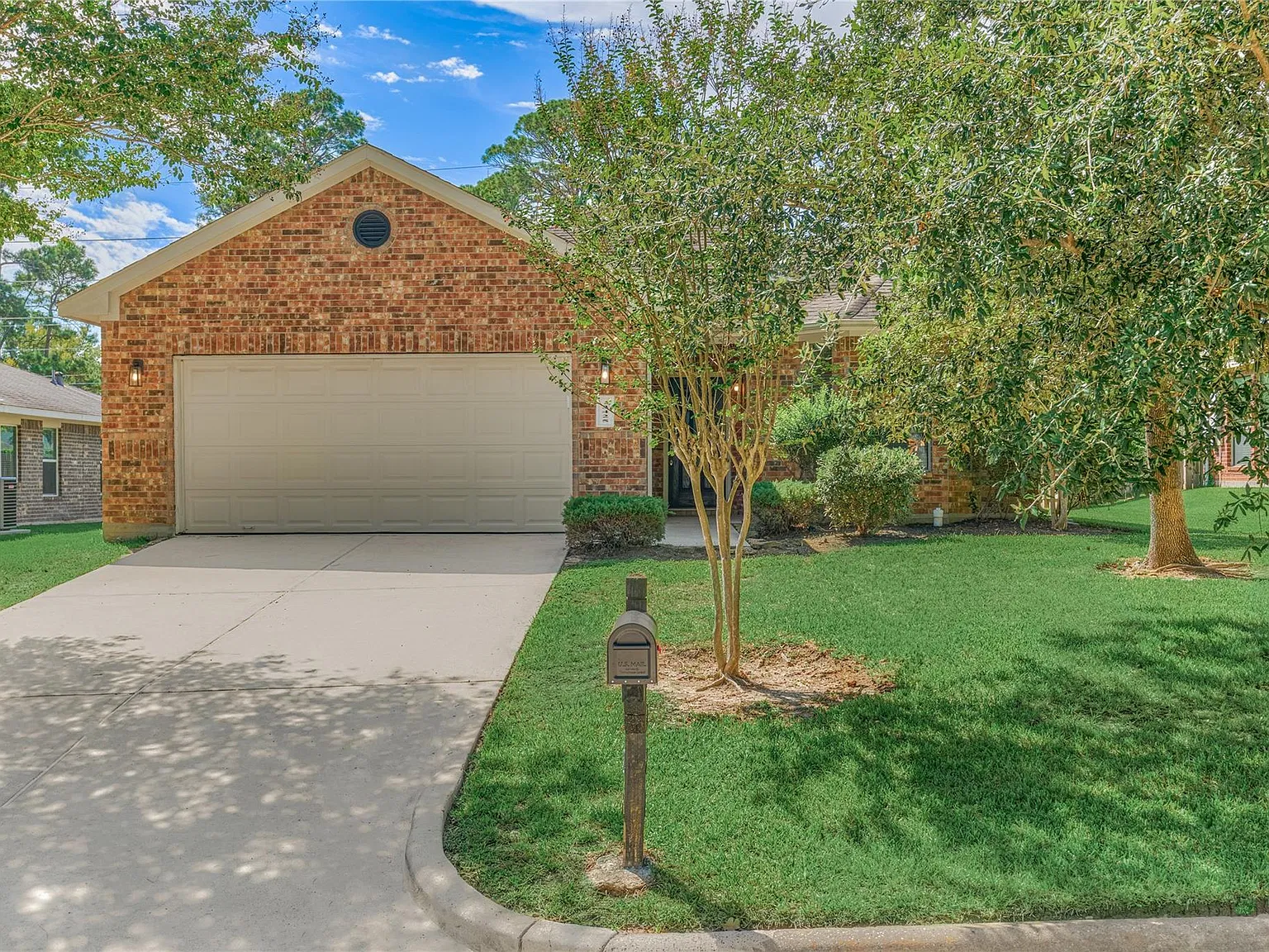 3 bed, 2.0 bath, 1707 sqft, $2,050 — Photo 2