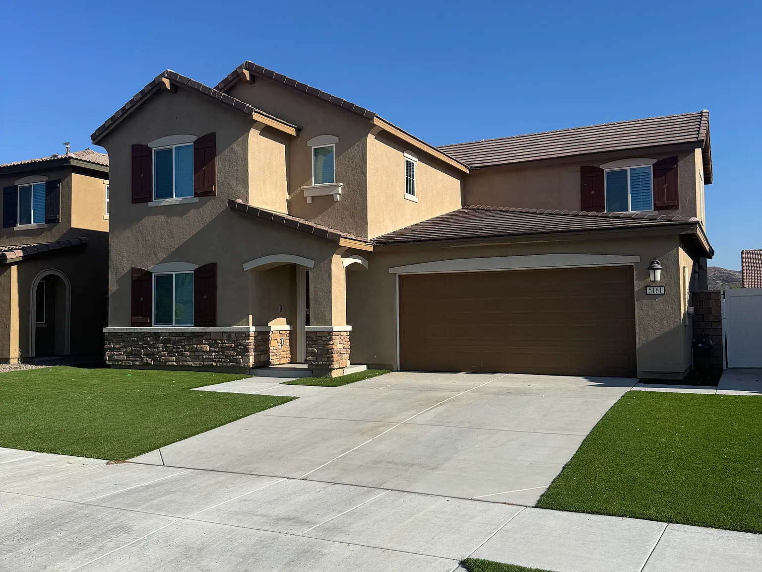 5 bed, 2207 sqft, $3,500 — Photo 2