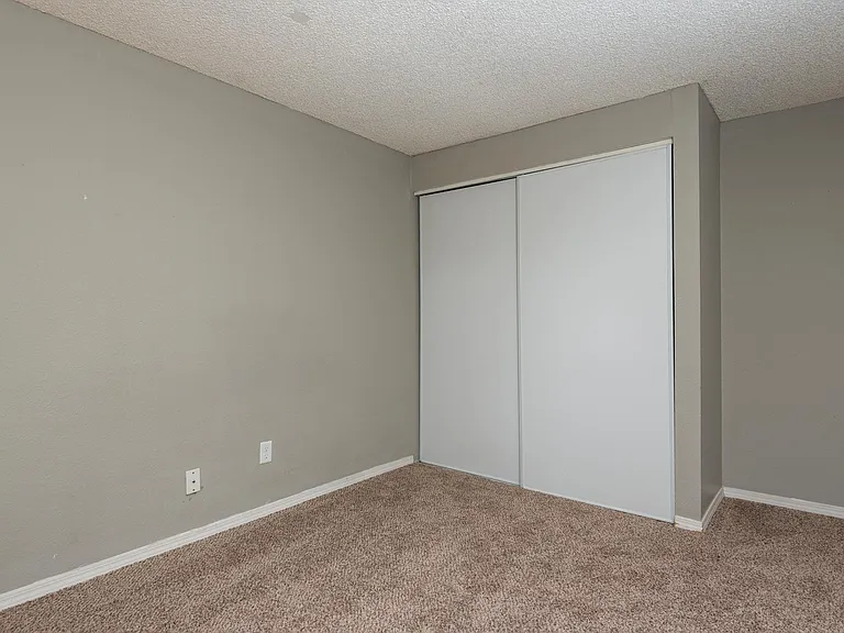 Oak Grove Bedroom Closet