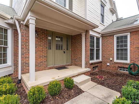 2nd image of 39764 Glenview Ct