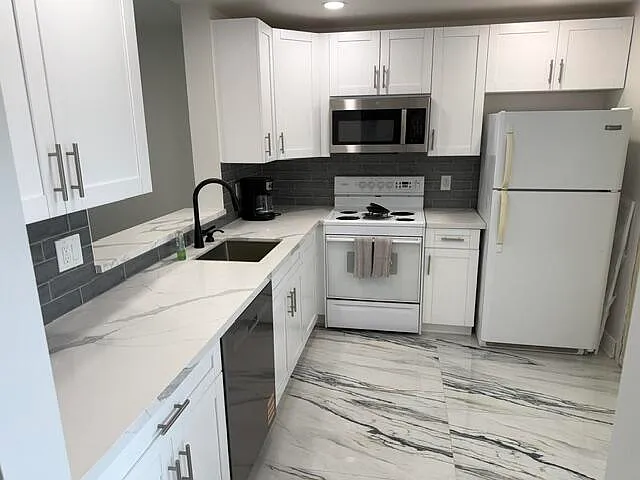 2 bed, 2.0 bath, 1144 sqft, $2,000 — Photo 3