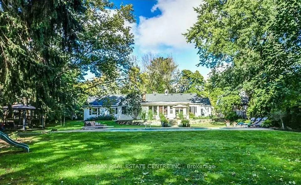 582 Cedar Ave