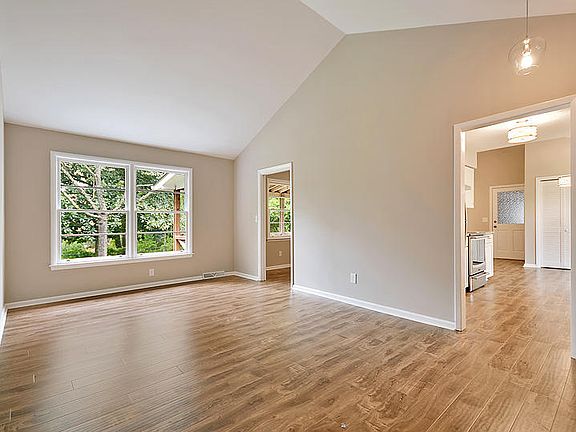 4th image of 8461 Deerwood Dr