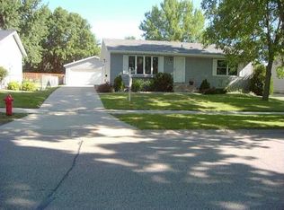 921 22nd St SE, Rochester, MN 55904