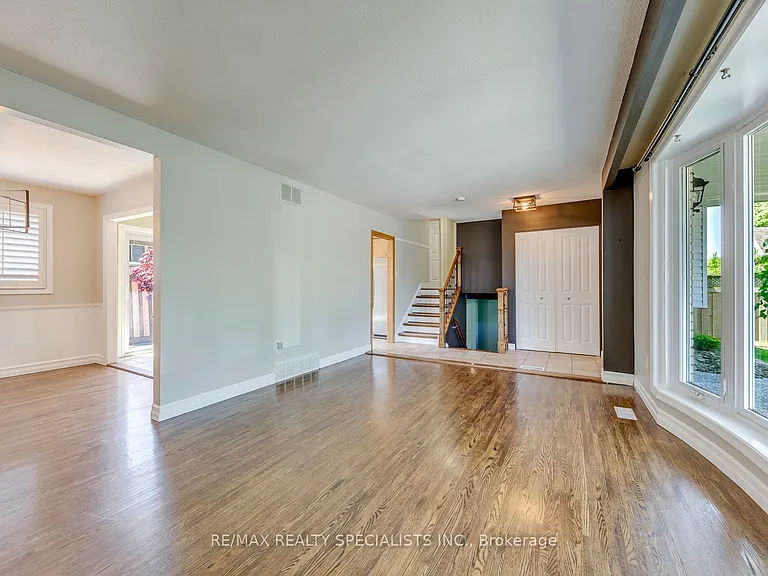 5 Country Club Dr — Photo 11