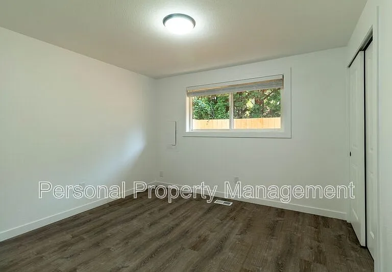 4325 E 17th St #6 — Photo 6