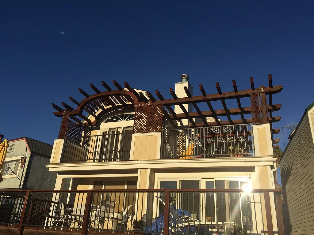 664 Santana Rd photo 1