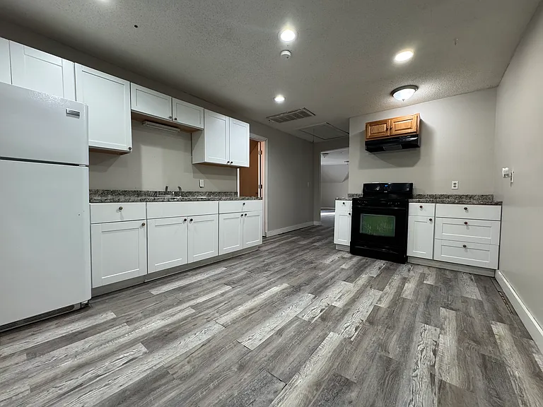 304 Willow St #3C — Photo 2
